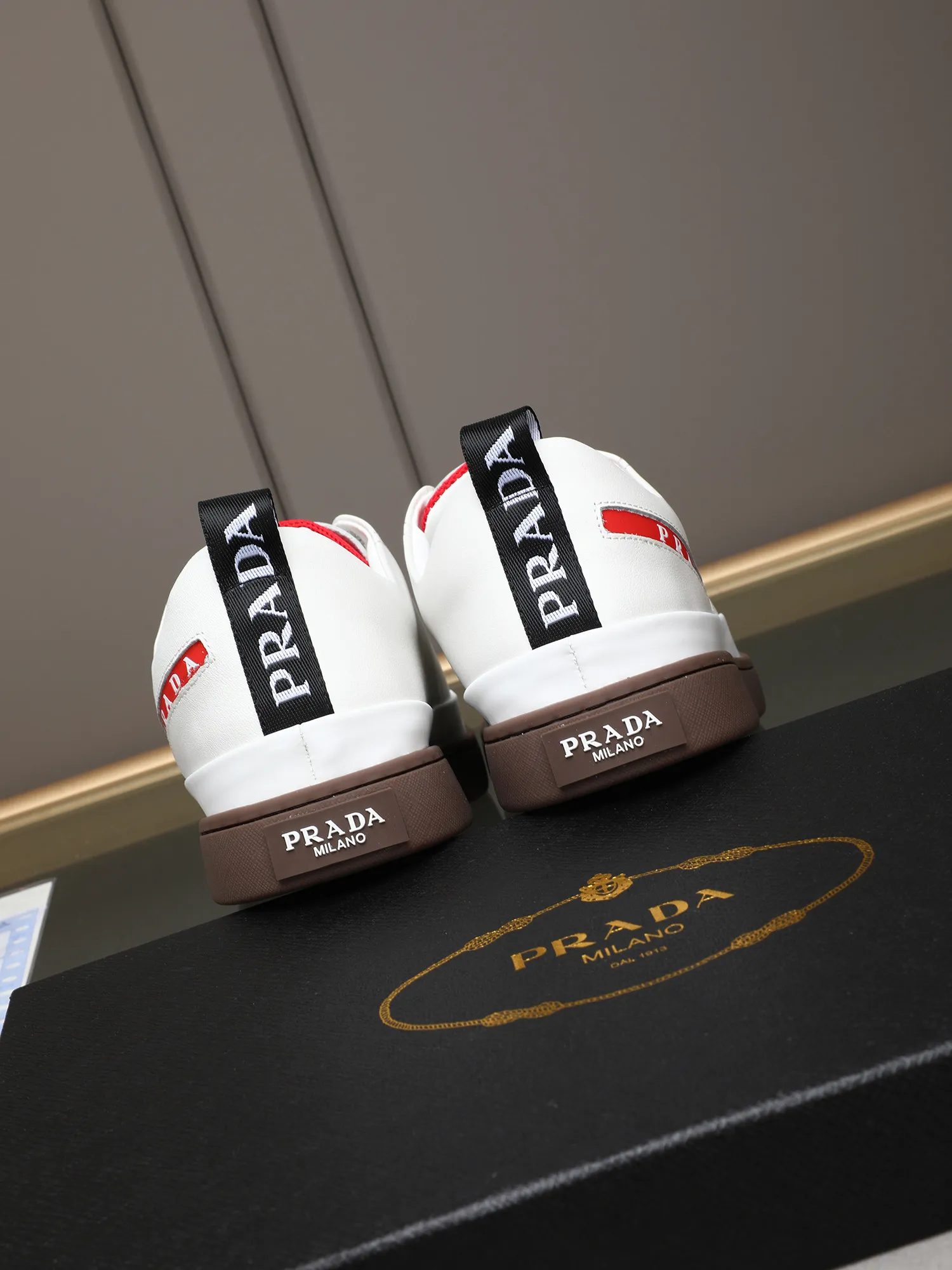 Men's shoes💰420💰 Brand: PRADA (Prada) Standard code: Men's code 38–44 (45 can be customized) Material: Original cowhide, breathable sheep lining Special outsole Style category: Men's fashionable casual sneakers Low-key luxury! Color: actual picture color